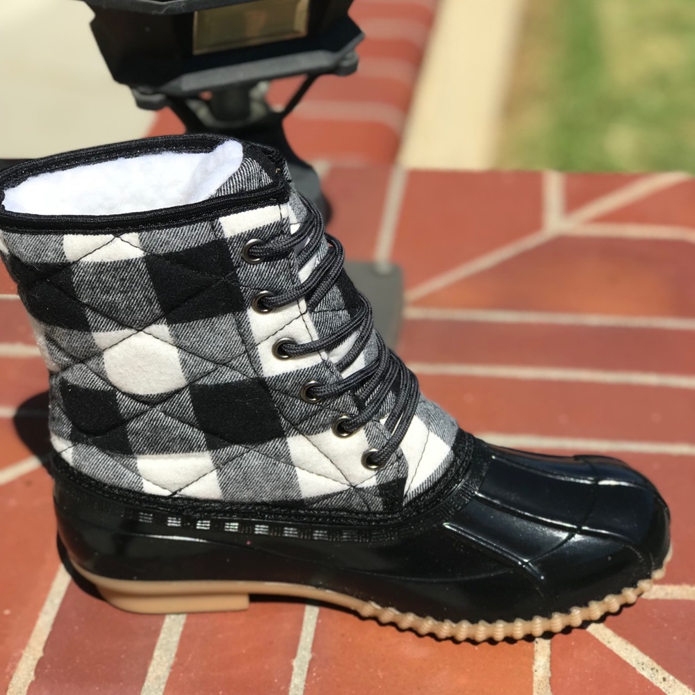 NEW SIZES** LADIES BLACK PLAIDS LACE UP DUCK BOOTS - Picture 3 of 4